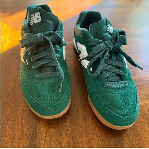 New Balance RC42 gum sole sneakers in green and white - Picture 5 of 11